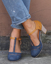 Sandalias vintage de color block con tacón grueso y hebilla.